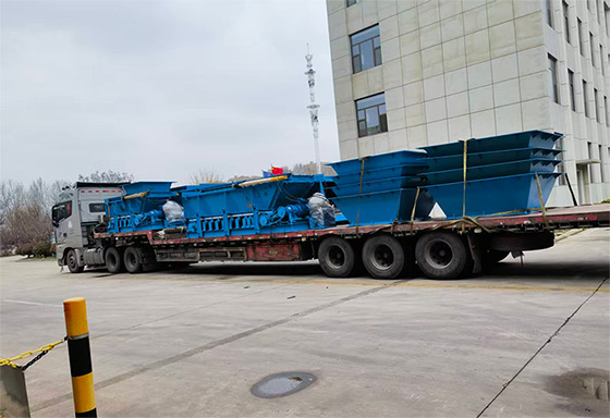 山東礦安機(jī)電有限公司九臺(tái)加長(zhǎng)給煤機(jī)順利發(fā)往內(nèi)蒙古鄂爾多斯